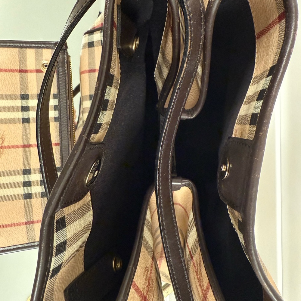 BURBERRY Classic Tote Handbag - Picture 4 of 5
